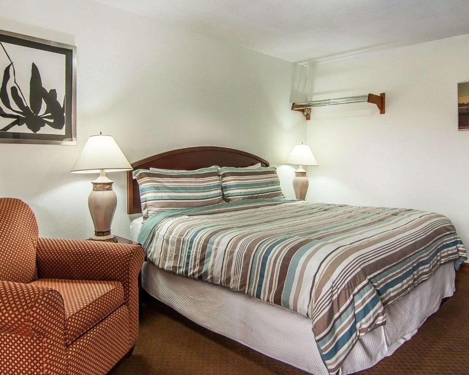 Rodeway Inn & Suites Bend Photo 14