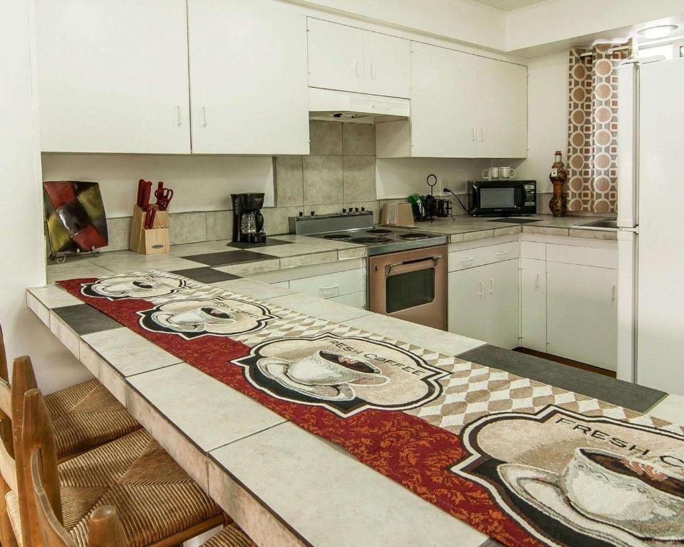 Rodeway Inn & Suites Bend Photo 16