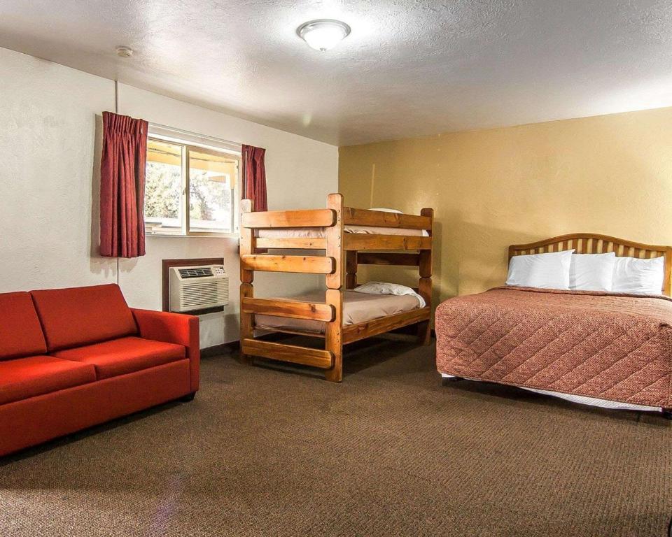 Rodeway Inn & Suites Bend Photo 23