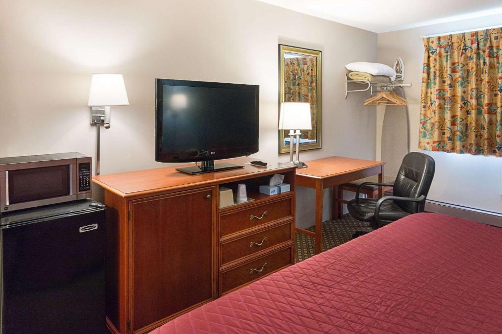 Rodeway Inn Milford Photo 15