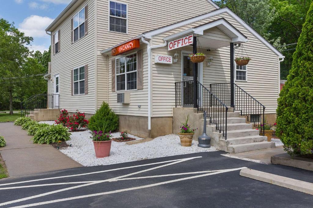 Rodeway Inn Milford Photo 18