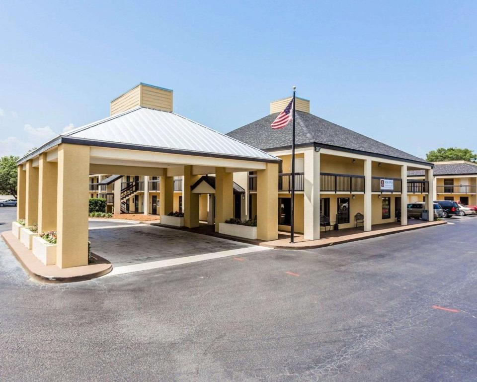 Quality Inn Mt. Pleasant – Charleston photo