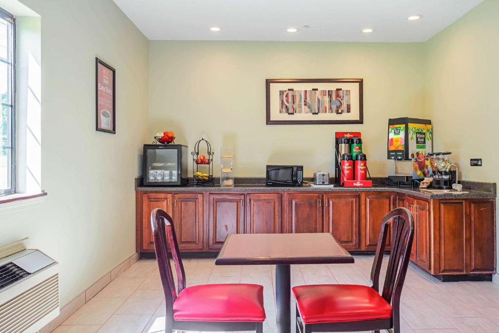 Econo Lodge Inn & Suites Ripley Photo 9
