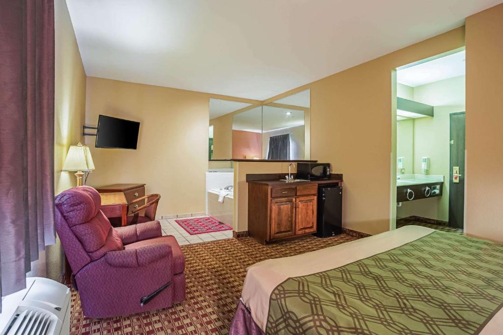 Econo Lodge Inn & Suites Ripley Photo 13
