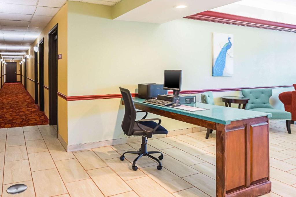 Econo Lodge Inn & Suites Ripley Photo 21