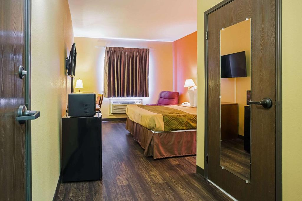 Econo Lodge Inn & Suites Ripley Photo 29