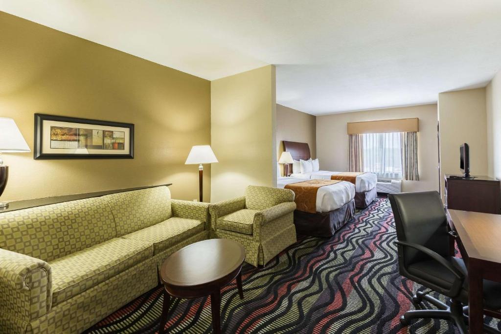 Comfort Suites Beaumont I-10 photo