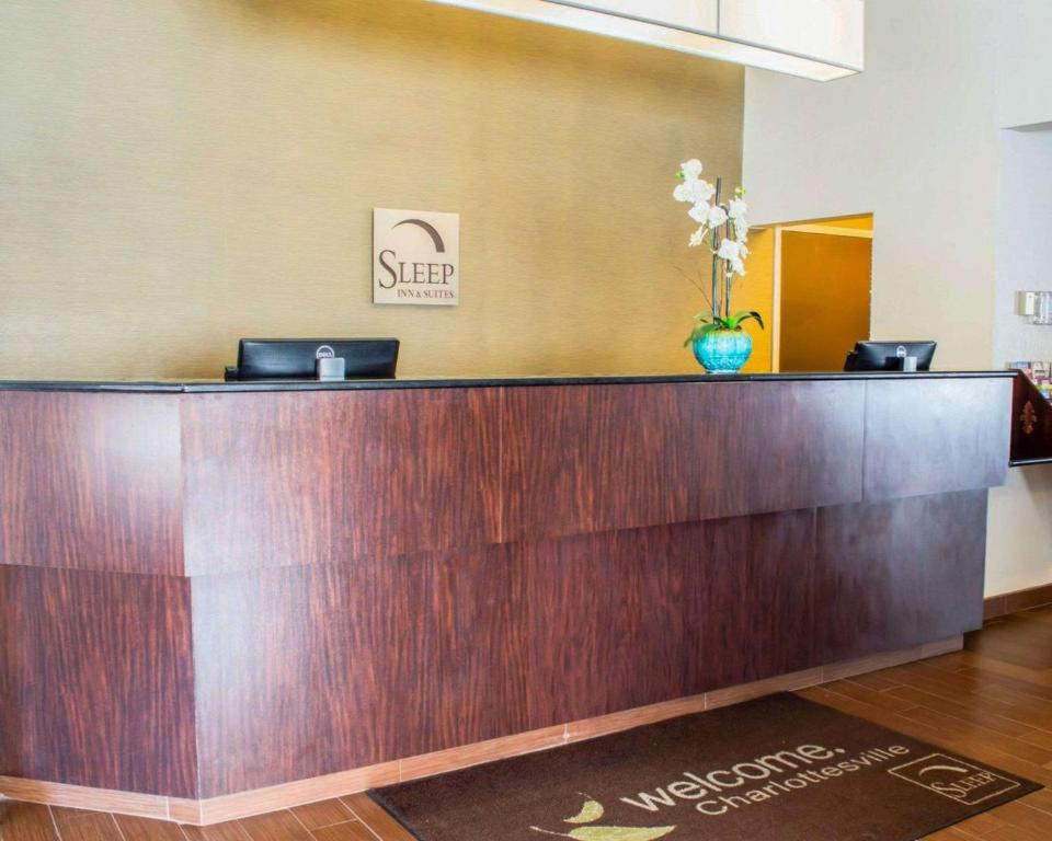 スリープ イン & スイーツ モンティチェロ (Sleep Inn & Suites Monticello) フロント・ロビー