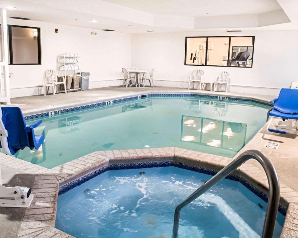 スリープ イン & スイーツ モンティチェロ (Sleep Inn & Suites Monticello) 館内設備