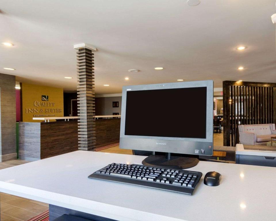 Quality Inn® Hotels for Business Traveler