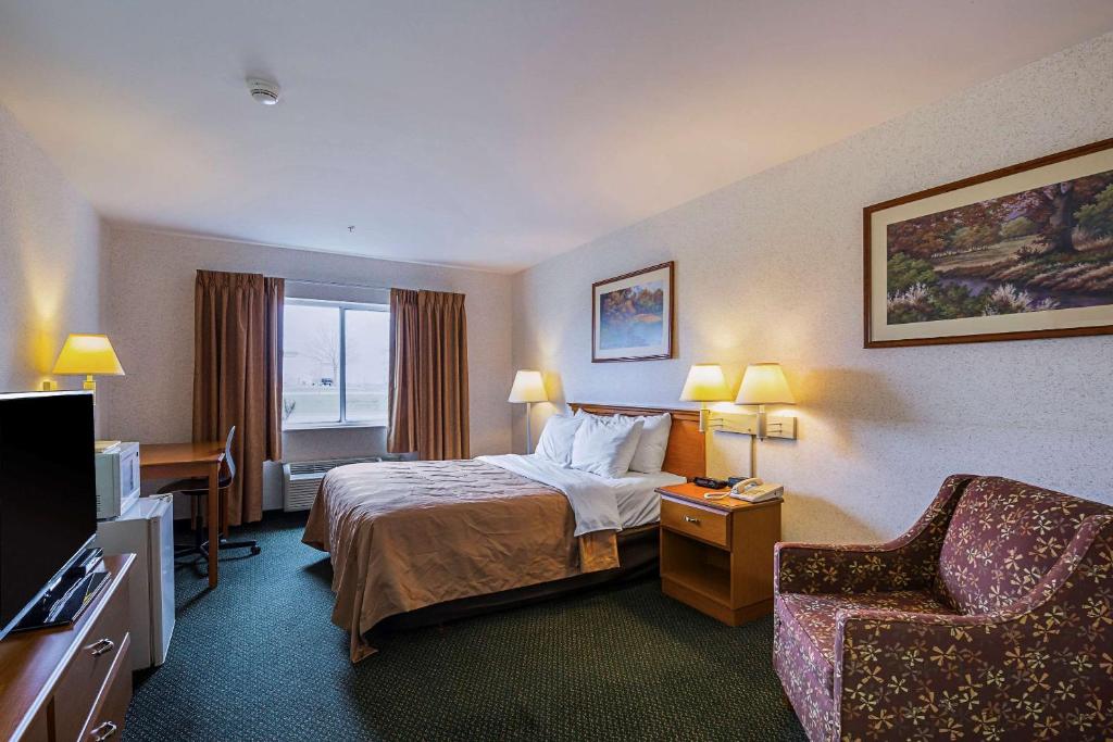 Quality Inn & Suites Photo 21