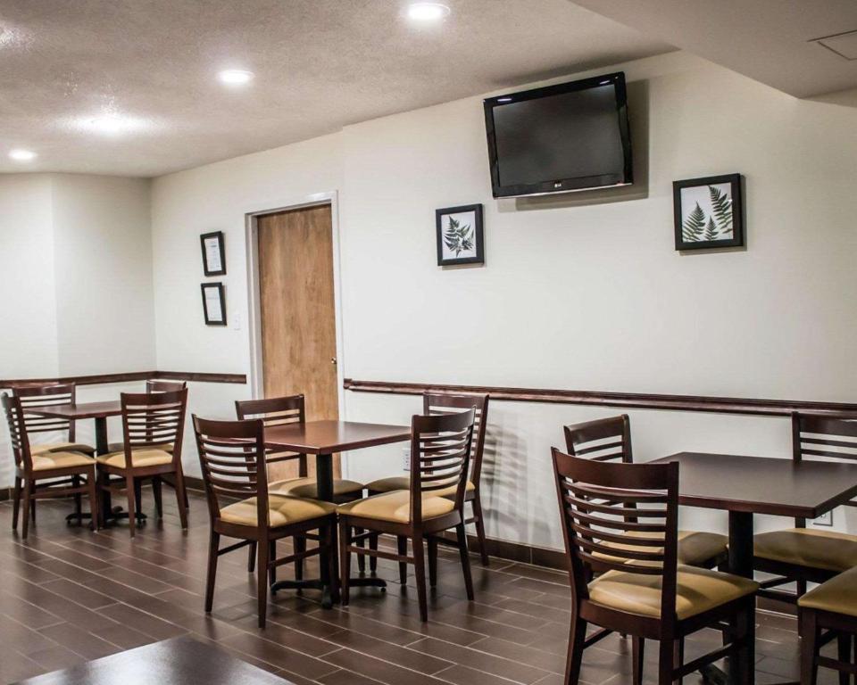 Restaurant, Sleep Inn Summersville - New River Gorge Area in Summersville (WV)