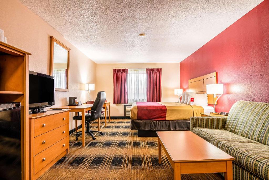Econo Lodge at Wanamaker Topeka photo