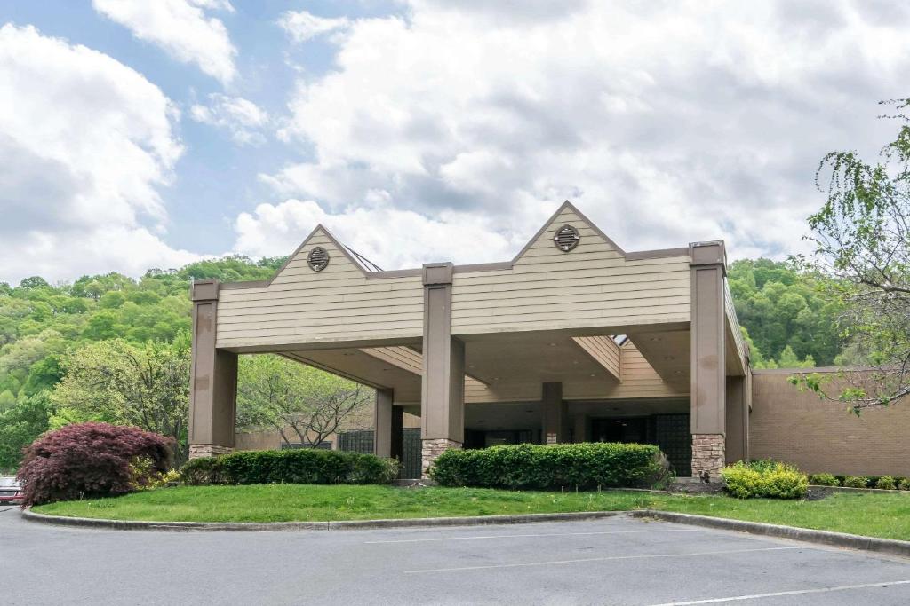 QUALITY INN PRESTONSBURG Prestonsburg KY 1887 Us Highway 23 North 41653