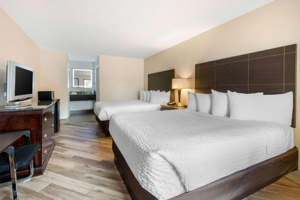 Clarion Inn & Suites Kissimmee-Lake Buena Vista South, Kissimmee