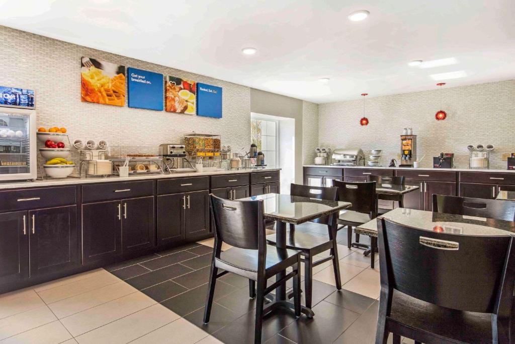 Comfort Inn Airport Photo 24