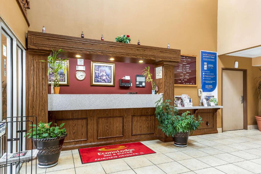 Econo Lodge Inn & Suites photo