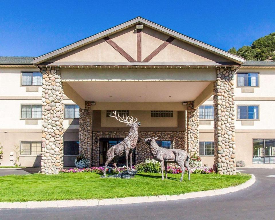 Quality Inn & Suites Vail Valley photo