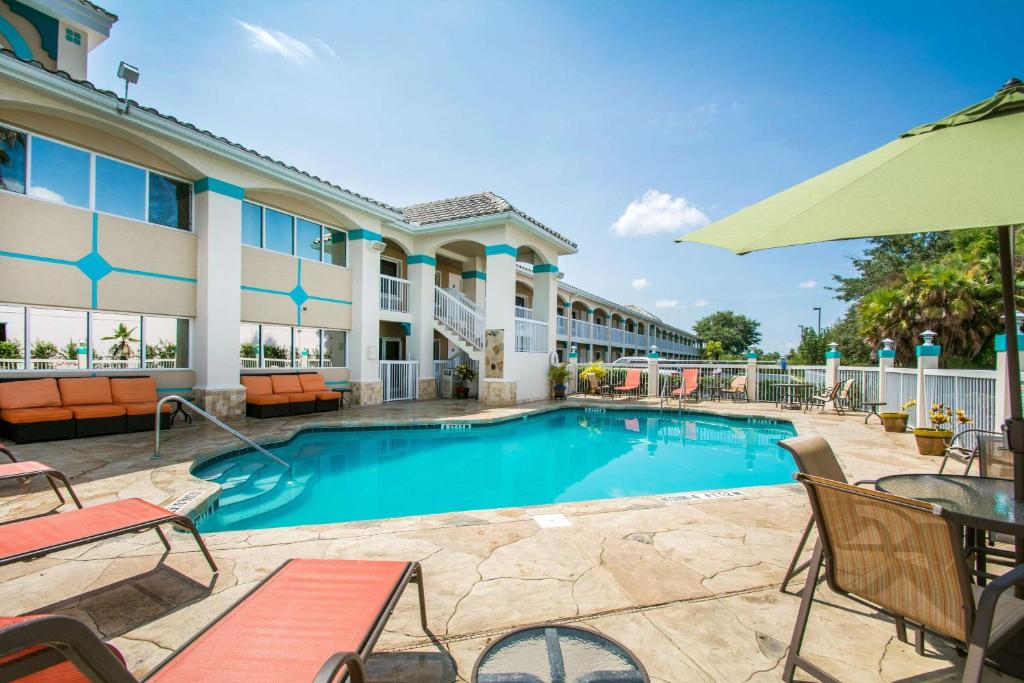 クォリティ イン クレアモント ウエスト キシミー (Quality Inn Clermont West Kissimmee) 館内設備