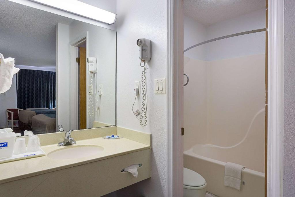 Rodeway Inn Lake City I-75 photo
