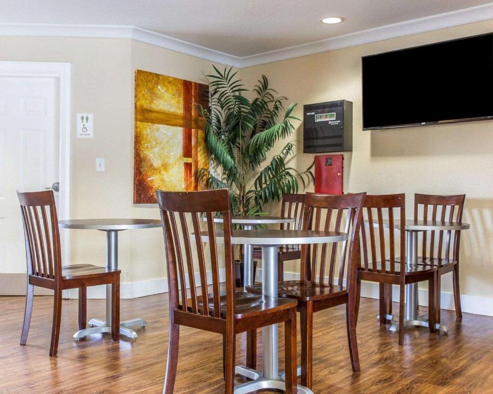 Suburban Studios Kennesaw-Marietta North photo
