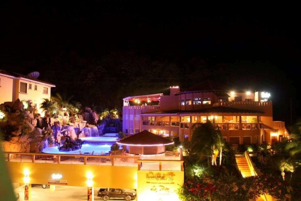 Clarion Suites Roatan At Pineapple Villas Photo 5