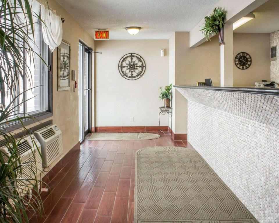 Econo Lodge Ames photo