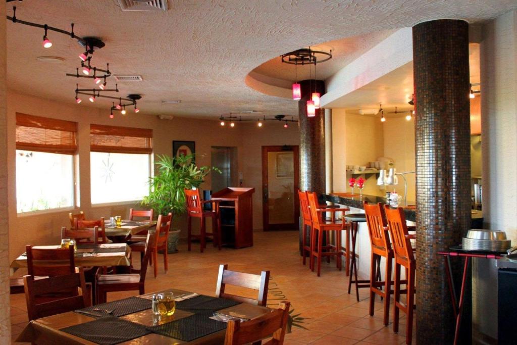 Clarion Suites Roatan At Pineapple Villas Photo 13