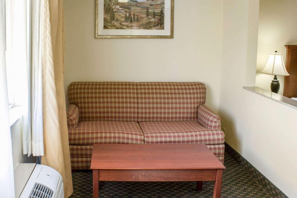 Quality Inn & Suites Sioux City Photo 24