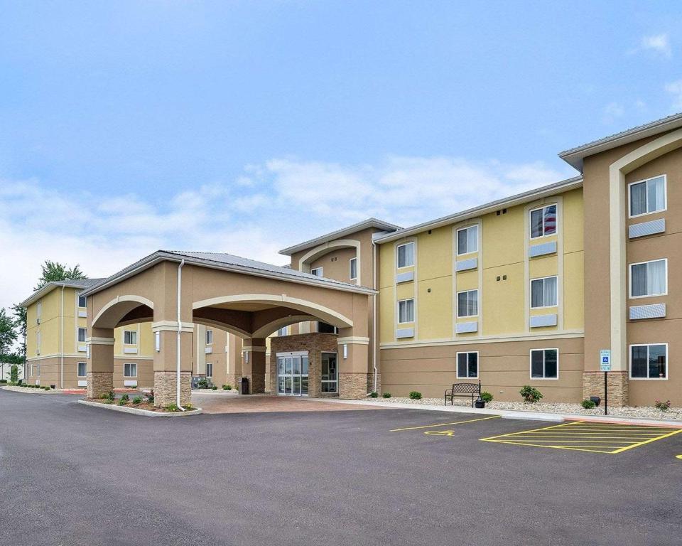 Comfort Inn & Suites Springfield I-55 photo