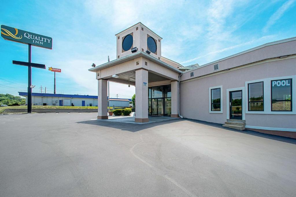 Quality Inn Near Six Flags St. Louis photo
