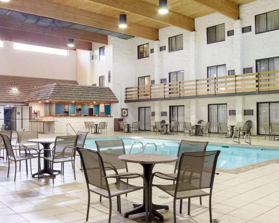 クオリティ イン ビスマーク I-94 (Quality Inn Bismarck I-94) 館内設備
