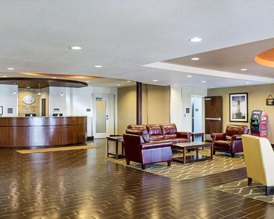 Comfort Suites Minot South フロント・ロビー