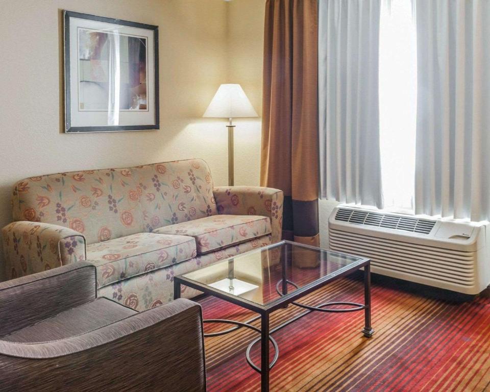Quality Inn & Suites Albuquerque West Photo 20