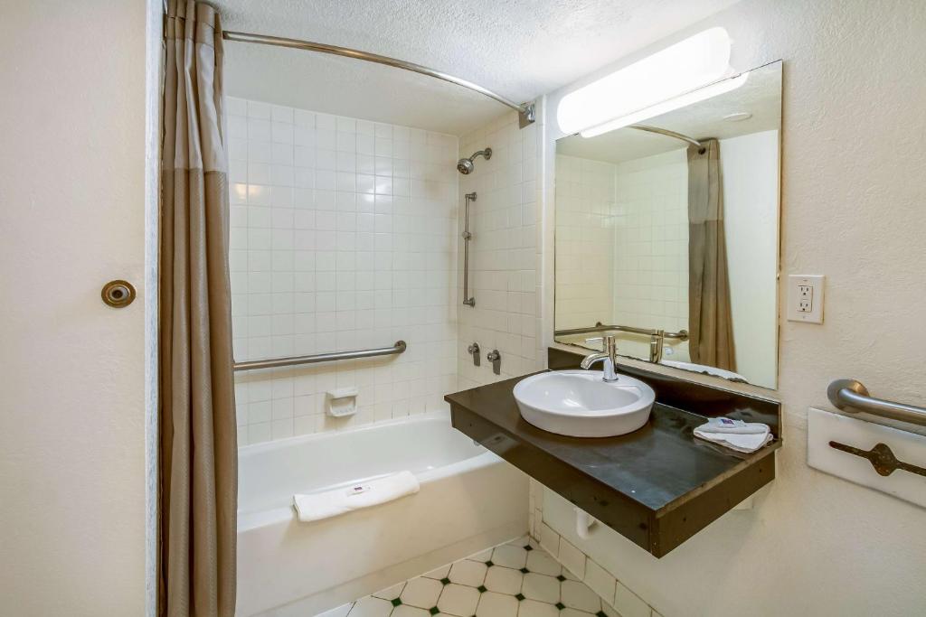 Motel 6-Euless, TX - DFW West photo