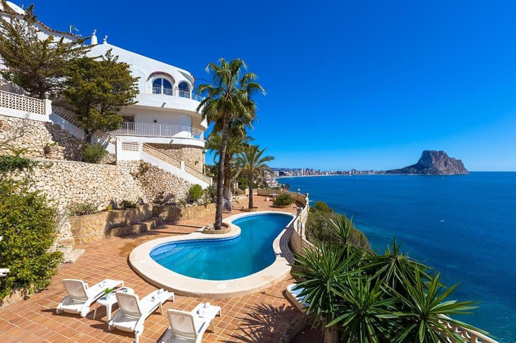 Costa blanca. Costa Blanca Испания. Вилла в Кальпе. Vila primera Испания Кальпе. Побережье Коста дель соль виллы.