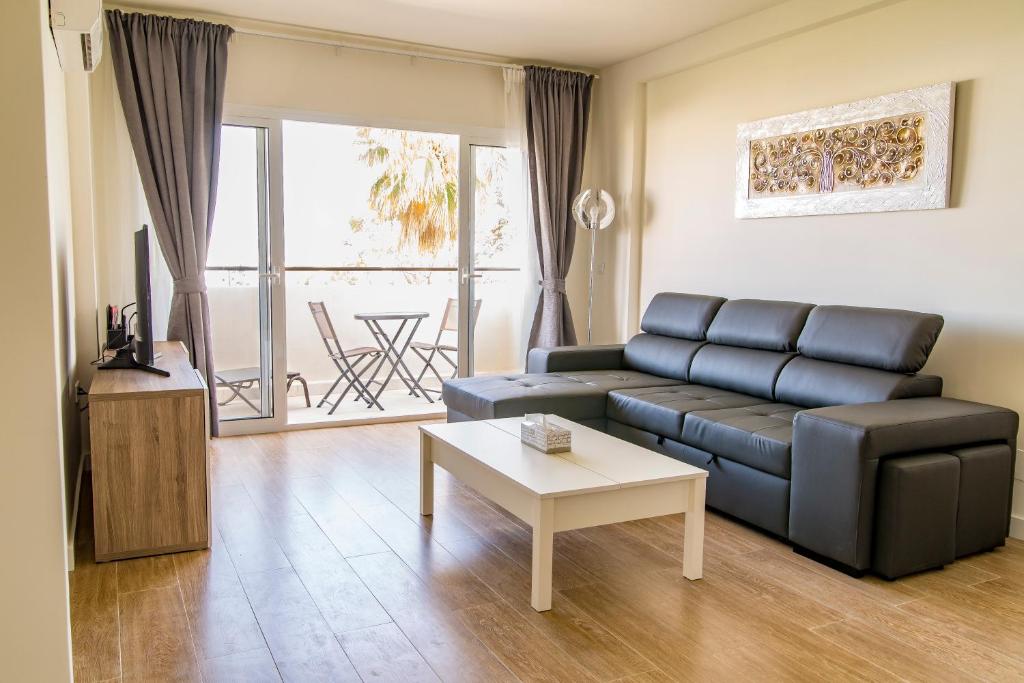 New Apartment Near the Beach & Train Station in Club Playa Flores - 2