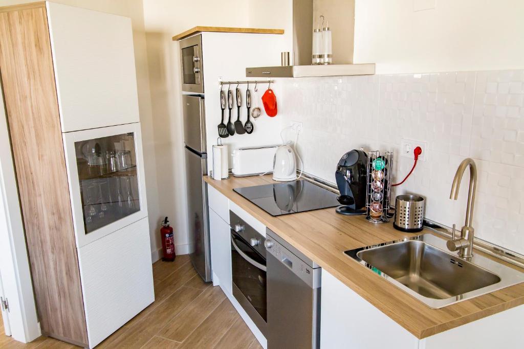 New Apartment Near the Beach & Train Station in Club Playa Flores - 4