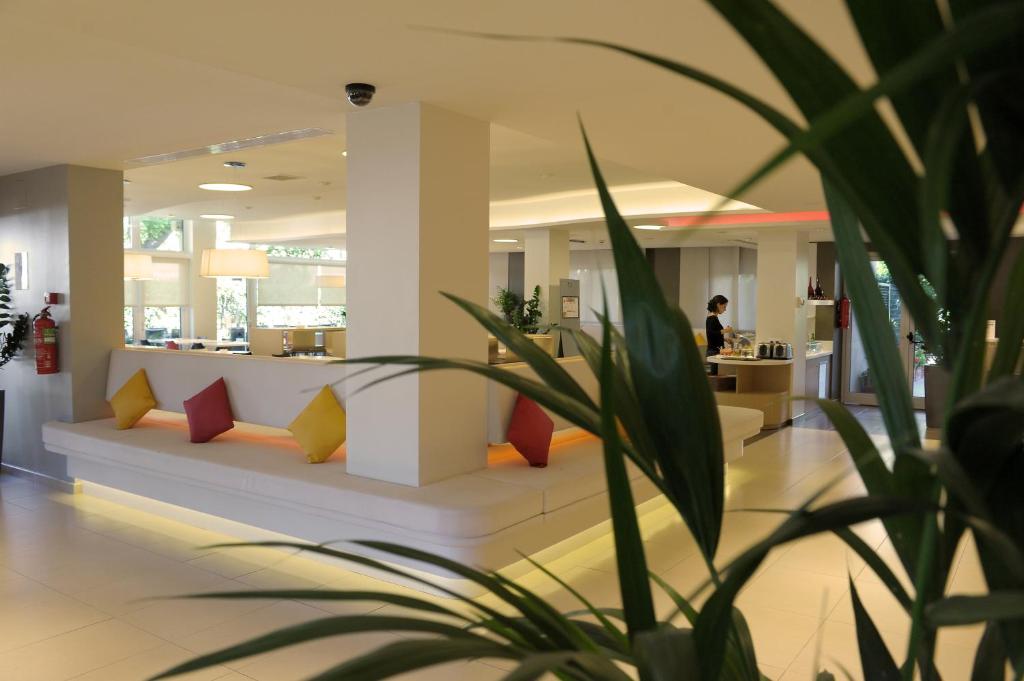 フロント・ロビー