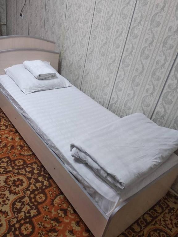 Halal Apartment, Oš