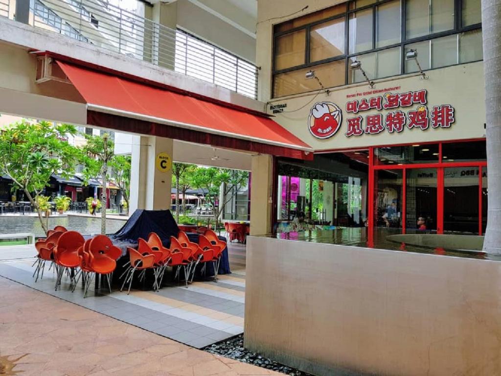 Puchong 8-12 pax 5min LRT Cozy Apartment IOI Mall photo