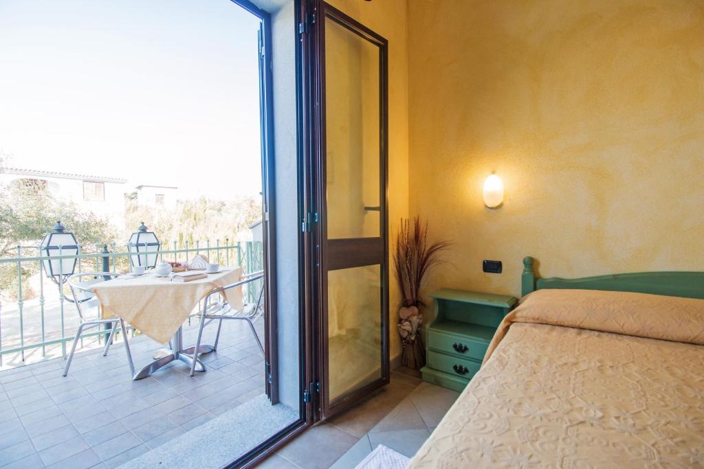 Residenza Gli Ontani — Hotel rooms in Orosei, Sardinia