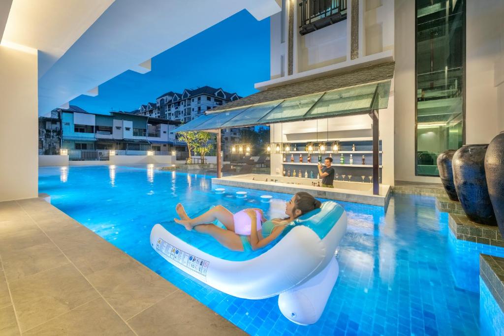 Swimming pool