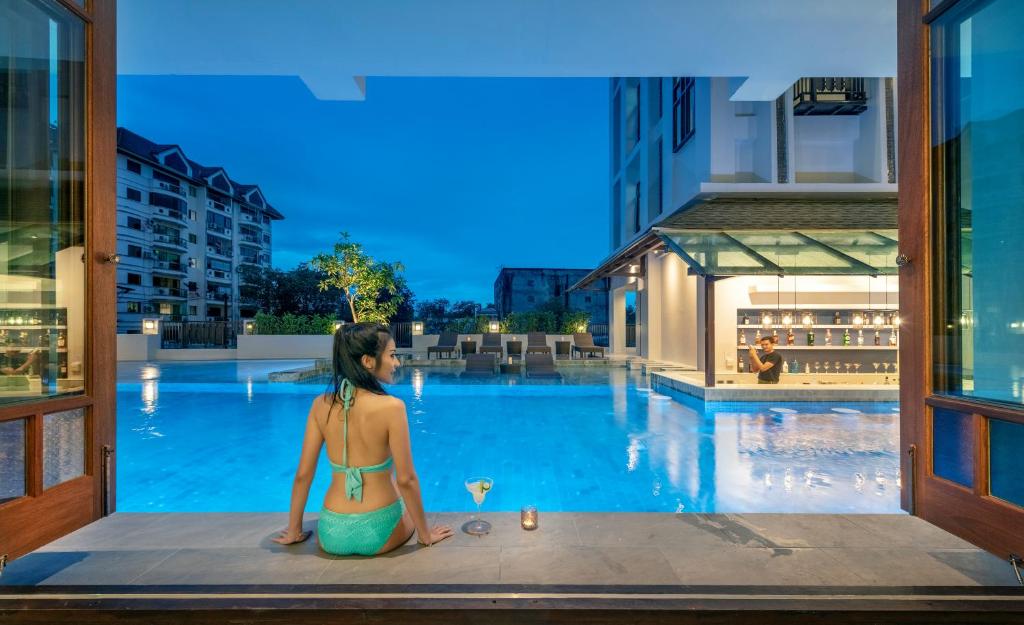 Swimming pool