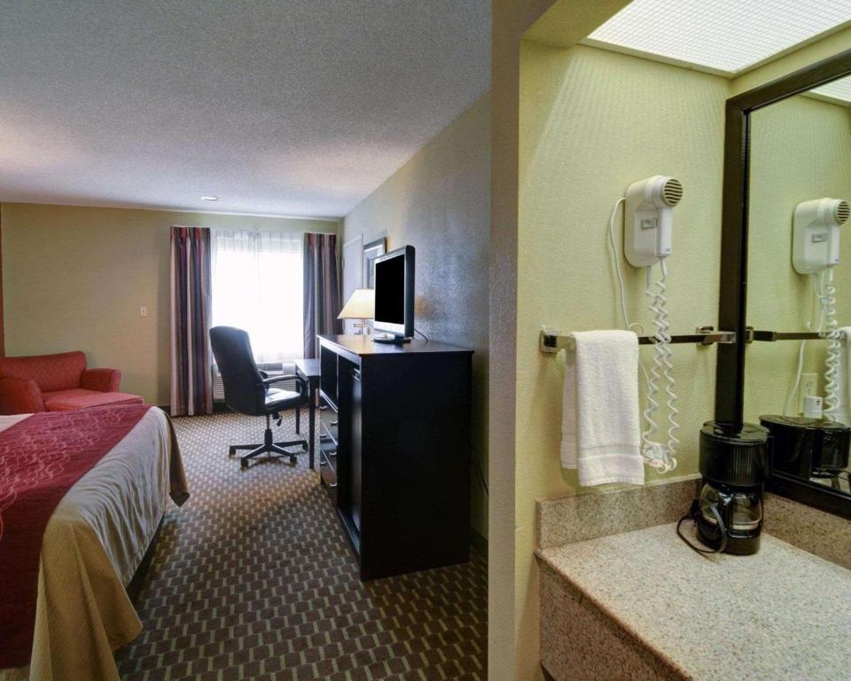 Quality Inn & Suites Pine Bluff photo
