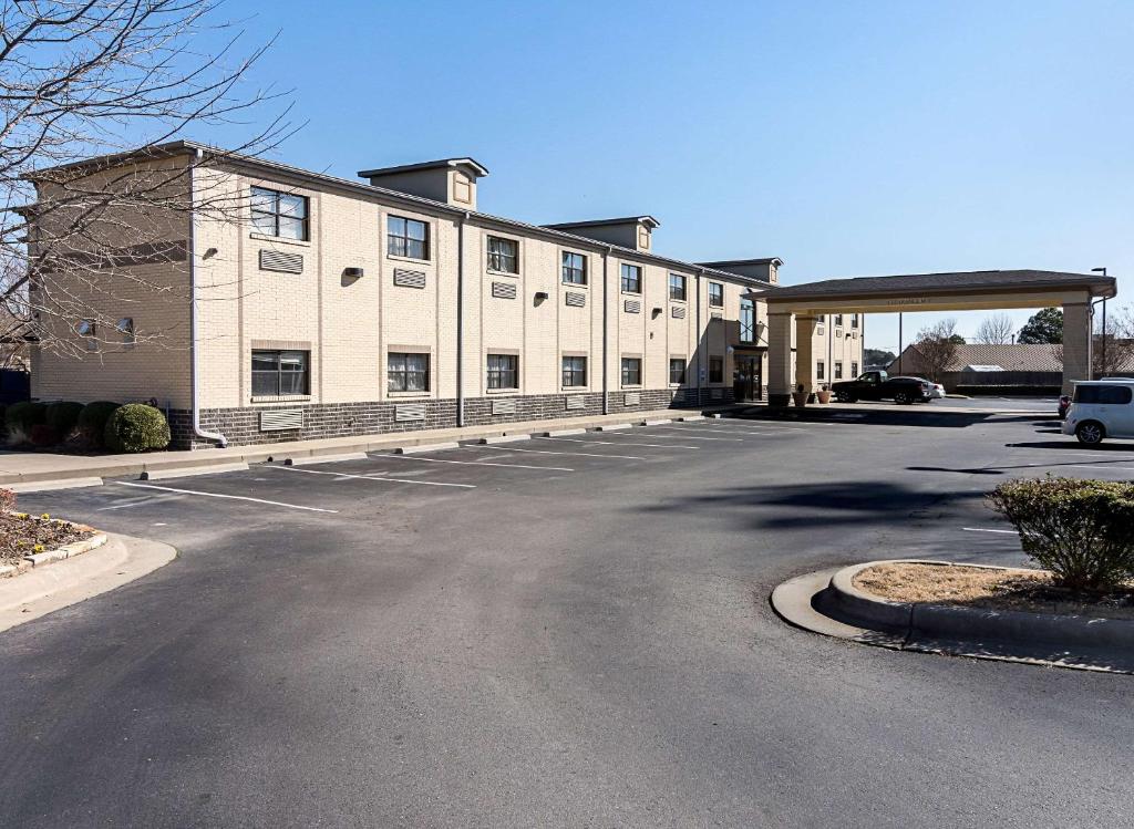 Econo Lodge Inn & Suites Little Rock SW photo