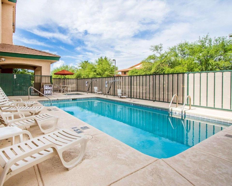 Swimming pool, Comfort Inn & Suites Sierra Vista near Ft Huachuca in Sierra Vista (AZ)