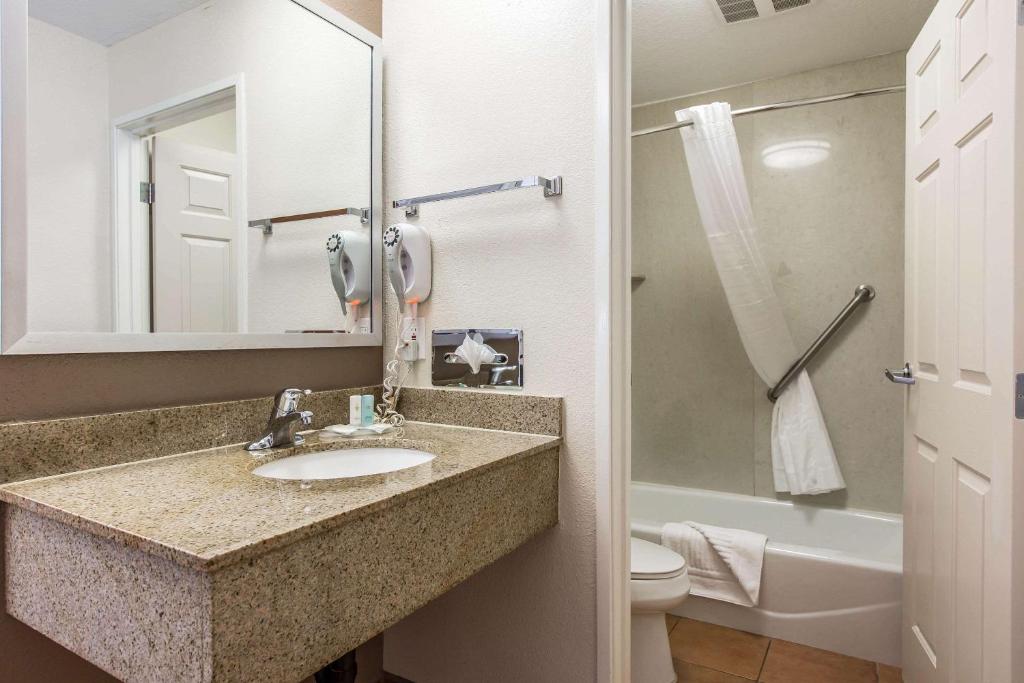 Comfort Inn Los Angeles near Hollywood photo