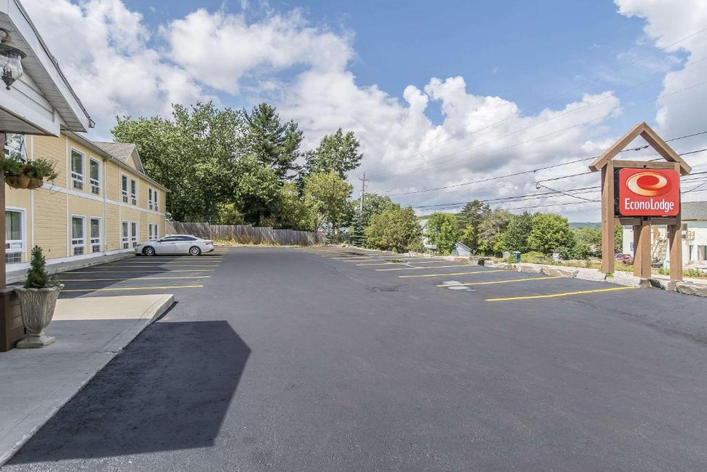 Econo Lodge Huntsville Photo 7