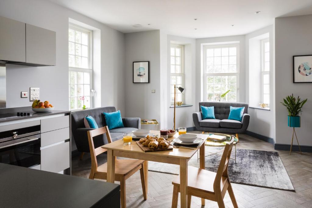 Farnborough Boutique by Viridian Apartments photo